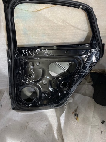VAG 8V5833052A Дверь задняя правая в наличии Чернигов