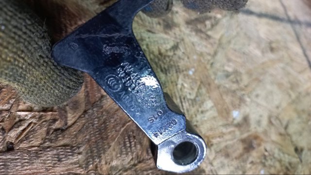Петля задней двери, левой 8V5833403B VAG