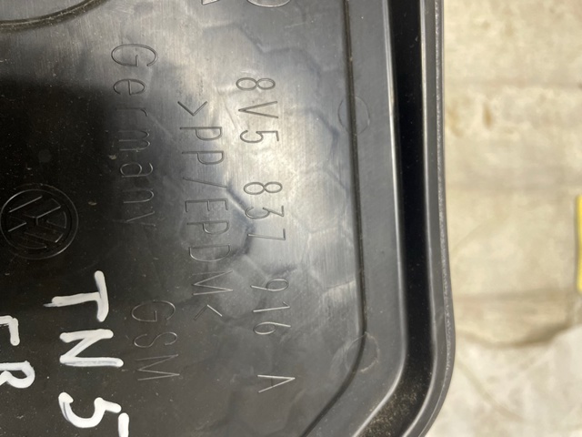 8V5837916A VAG купить в Ирпень