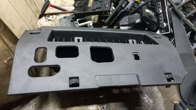 VAG 8V5880302A6PS Ящик перчаточный (бардачок) в наличии Ровно