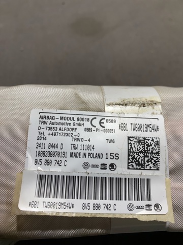 Шторка боковая правая 8V5880742C VAG