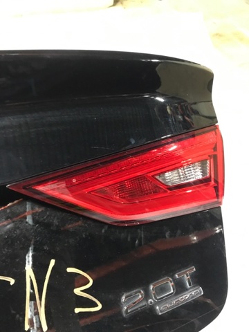 Фара задняя правая внутренняя 8V5945094C VAG