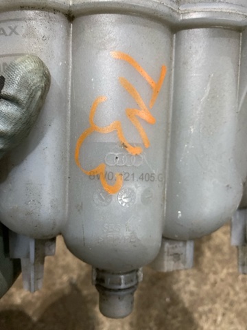 Водяной бачок системы охлаждения 8W0121405G VAG