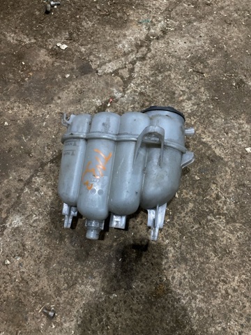 8W0121405G Бачок системы охлаждения купить Черкассы