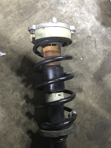 Пружина передней подвески 8W0411105CM VAG