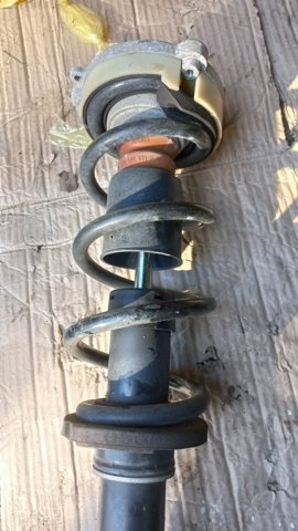 Пружина передней подвески 8W0411105FP VAG