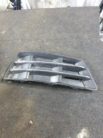 Заглушка противотуманки передней правой 8W0807682RRU6 VAG