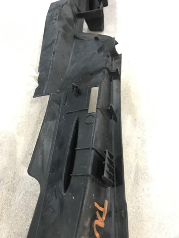 VAG 8W0821170C Заглушка жабо боковая в наличии Каменское