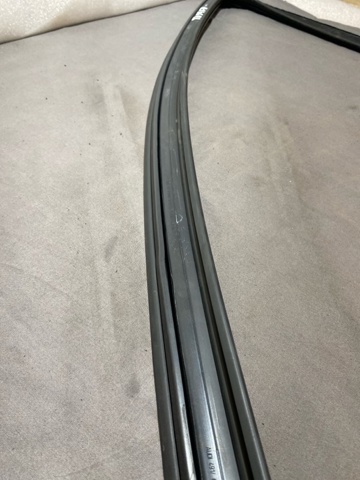 8W0837432C VAG Направляющая стекла двери купить в Кривой Рог