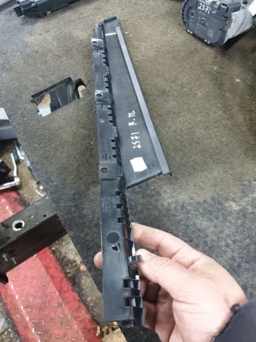 Накладка передней двери, правой, вертикальная 8W0837902A5FQ VAG