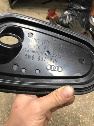 VAG 8W0837915 в наличии Украина