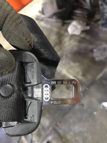 VAG 8W0857806AV04 Ремень безопасности задний правый в наличии Ровно
