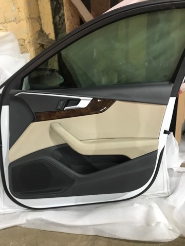 Дверная карта передняя правая 8W0867104BLCA VAG