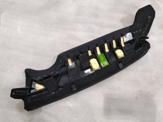 8W0885704A38M VAG купить в Ровно