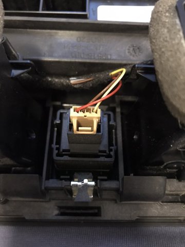 VAG 8W0941509A5PR Кнопка включения аварийного сигнала в наличии Николаев