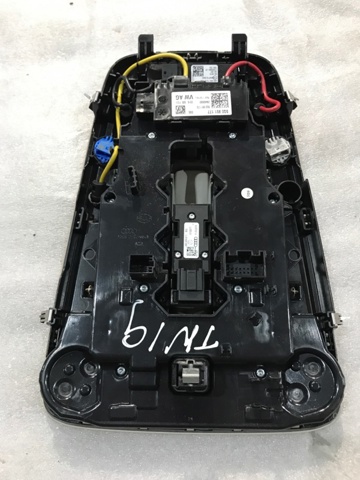 8W0947135AKBV2 Плафон салона купить Павлоград