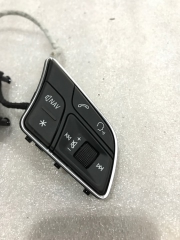 VAG 8W0951523FXHA Блок кнопочных переключателей рулевого колеса в наличии Хмельницкий