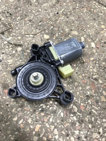 8W0959801 VAG Мотор стеклоподъемника двери передней левой купить в Львов