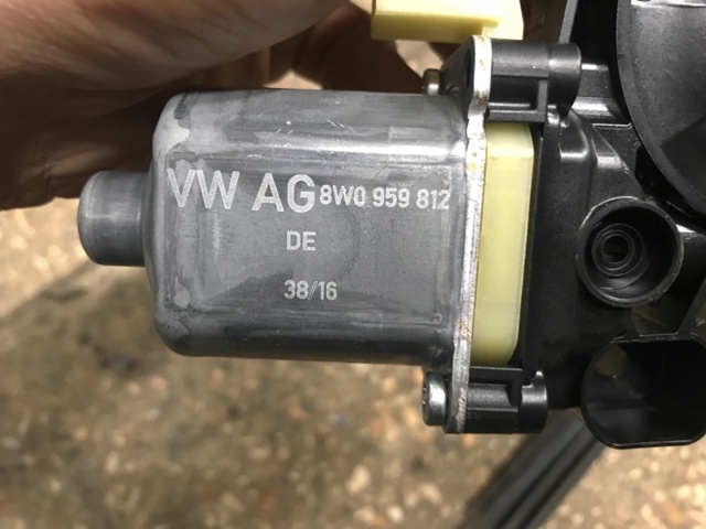 8W0959812 Мотор стеклоподъемника двери задней правой купить Полтава