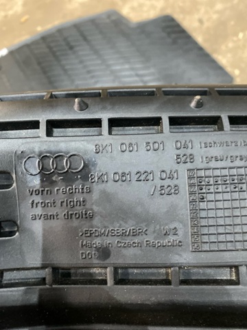 8W1061501041 VAG Передние коврики купить в Ирпень