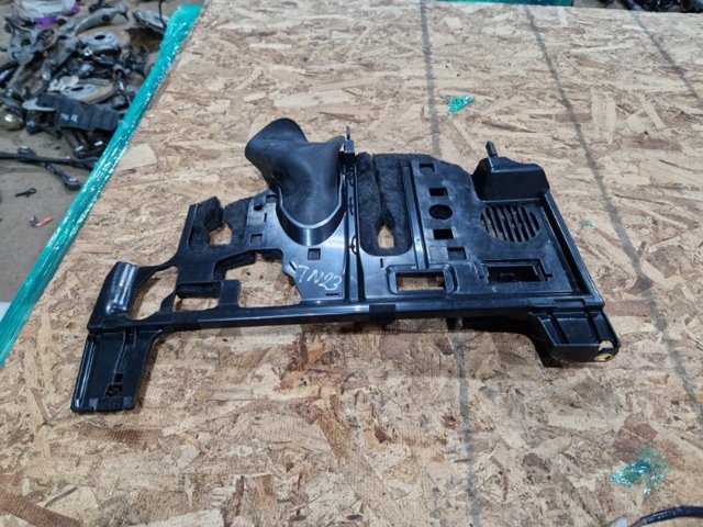 8W1863083E VAG купить в Ужгород