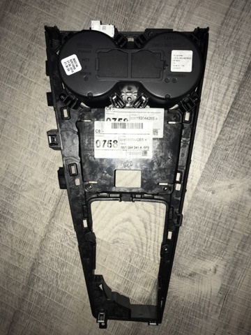 Центральная консоль торпеды 8W1864261C VAG