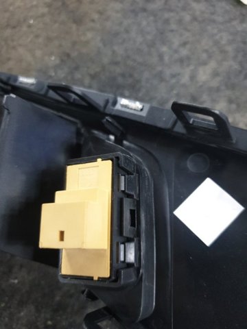 Кнопка центрального замка 8W2962108B5PR VAG