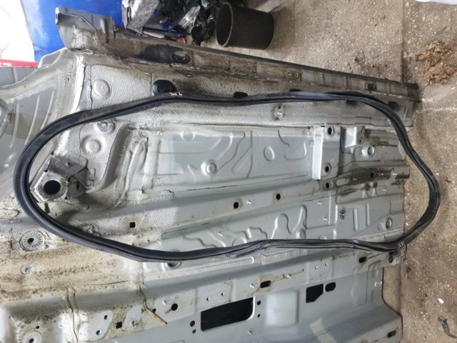 Уплотнитель двери задней, (на кузове) 8W5833721C VAG