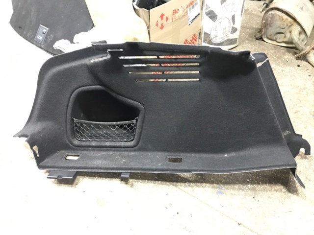 Облицовка багажного отсека, левая 8W5863879MCA9 VAG