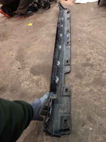 Накладка наружняя (молдинг) порога, правый 8W8853856GRU VAG