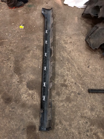 8W8853856GRU VAG Накладка (молдинг) порога наружная правая купить в Киев