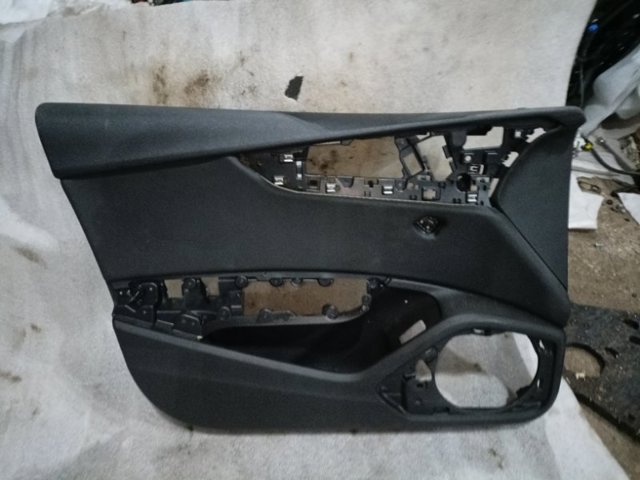 Карточка обшивки задней двери левой 8W8867103BWFA VAG