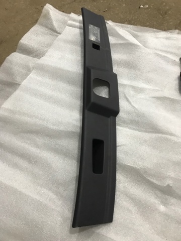 Обивка двери задка кузова 909055NA1A NISSAN