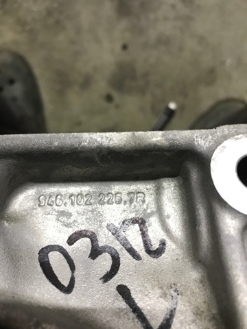 94610202530 PORSCHE Кронштейн подушки (опоры) двигателя левой купить в Тернополь