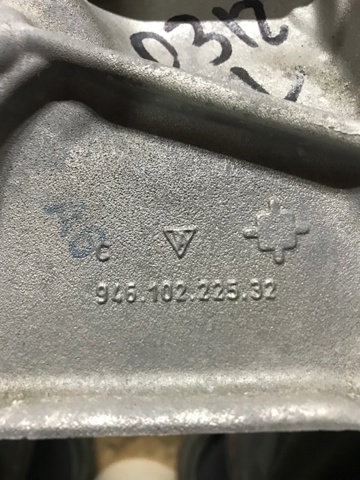 PORSCHE 94610202530 Кронштейн подушки (опоры) двигателя левой в наличии Черновцы