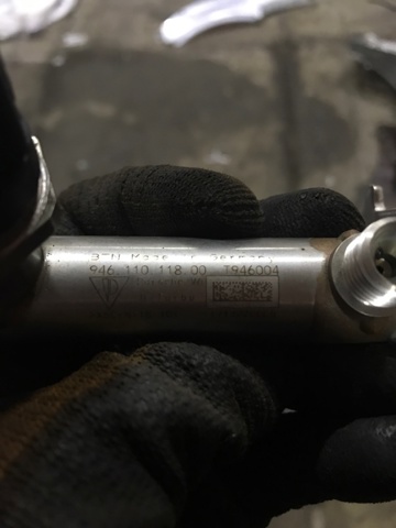94611011800 PORSCHE Распределитель топлива (рампа) левый купить в Павлоград