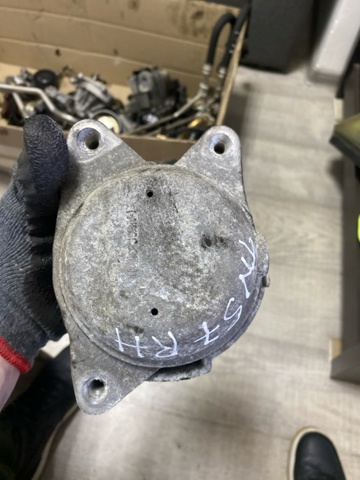 94637505840 PORSCHE Подушка (опора) двигателя правая купить в Черновцы