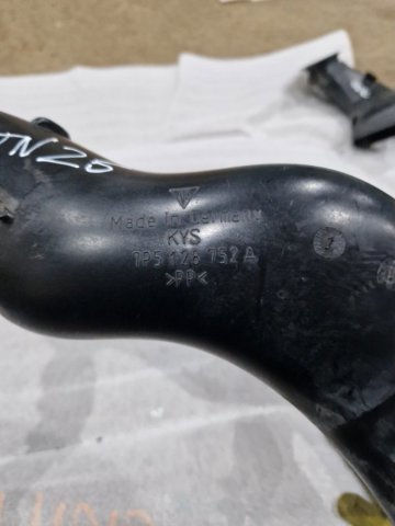 Воздухозаборник воздушного фильтра 95811027100 PORSCHE