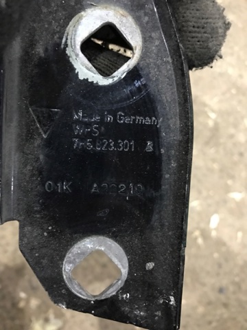 95851130102 PORSCHE Петля крышки багажника купить в Запорожье