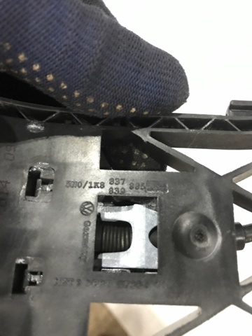 PORSCHE 95853288502 Держатель наружной ручки двери передней правой в наличии Кривой Рог