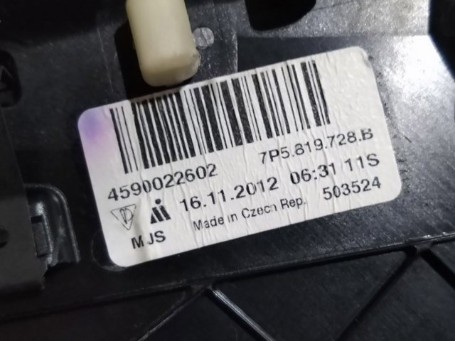 PORSCHE 95855272801G0B Решетка вентиляции салона на "торпедо" правая в наличии Львов