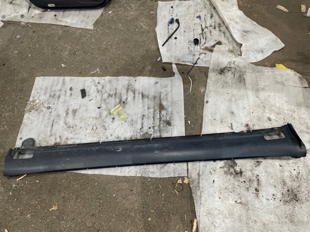 PORSCHE 958559554009B9 Накладка (молдинг) порога наружная правая в наличии Николаев