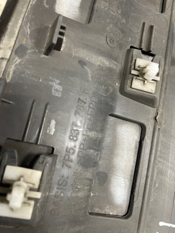 PORSCHE 95855978704G2X Молдинг двери передней левой нижний в наличии Каменское