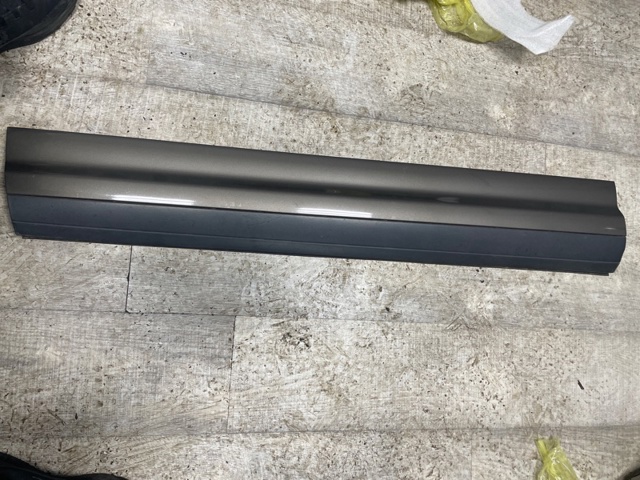 Молдинг двери передней левой нижний 95855978704G2X PORSCHE