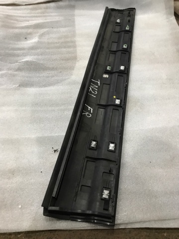 95855978804G2X PORSCHE Молдинг двери передней правой нижний купить в Украина