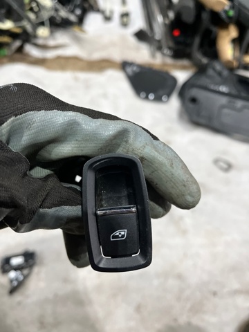 Кнопка стеклоподъемника передняя правая 958959855DML PORSCHE