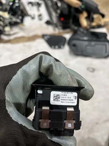 958959855DML PORSCHE Кнопка включения мотора стеклоподъемника передняя правая купить в Николаев