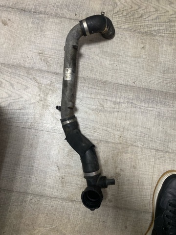 Шланг радиатора охлаждения нижний 95B121109E PORSCHE