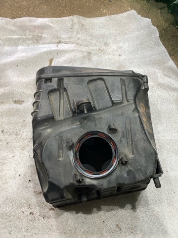 Корпус воздушного фильтра, правый 95B129607B PORSCHE