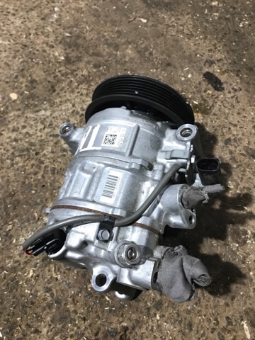Компрессор климатической установки 95B260805B PORSCHE